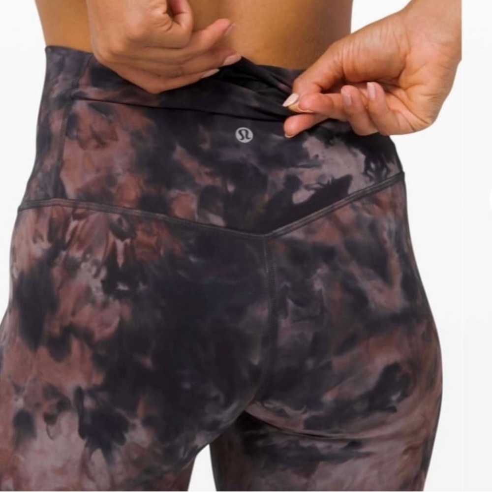 Lululemon size 4, diamond dye . 25 inches align legging